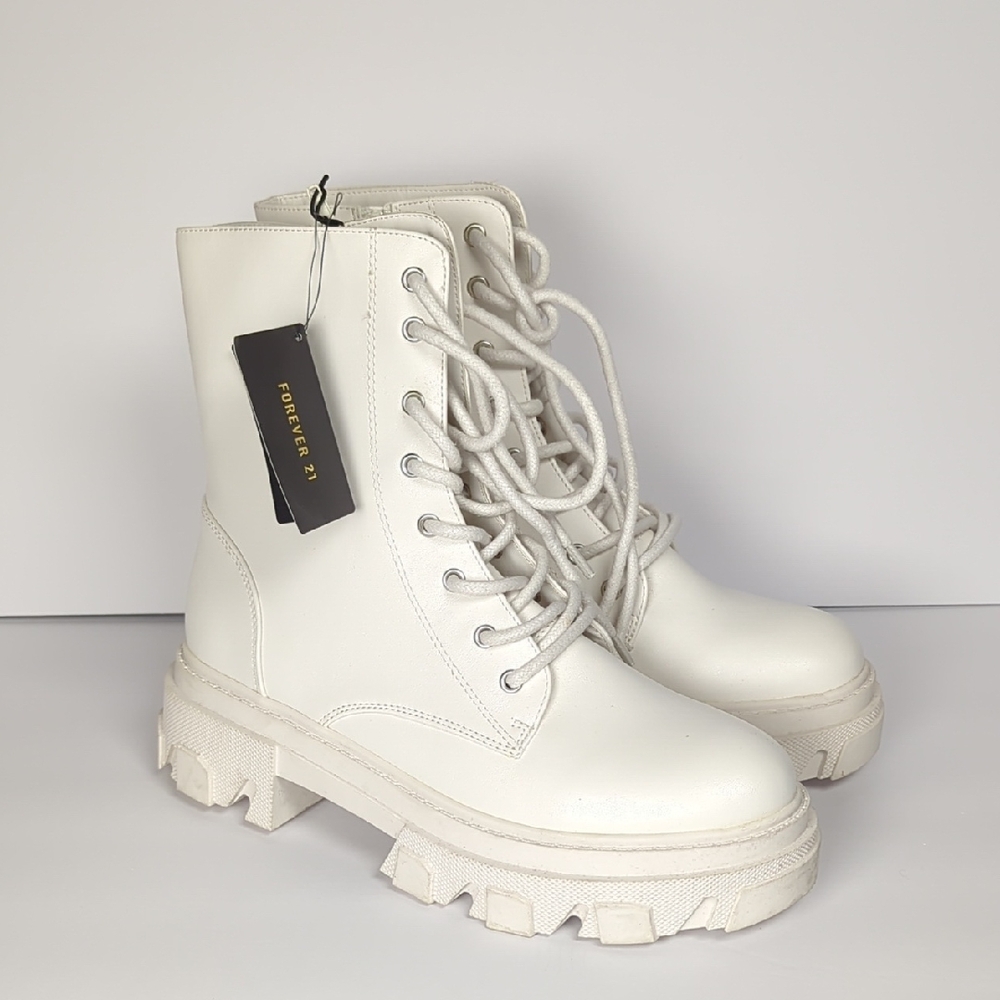 Forever 21 Cream/White Lace-Up Boots Size 7.5